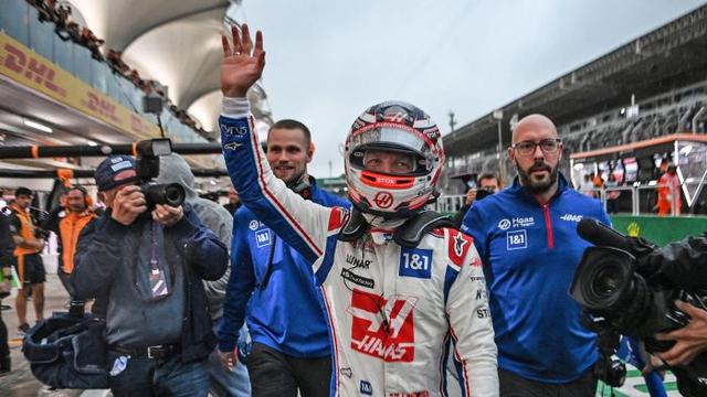 哈斯车队鏖战索伯车队,阿隆索统治全场 哈斯车队鏖战索伯车队,阿隆索统治全场