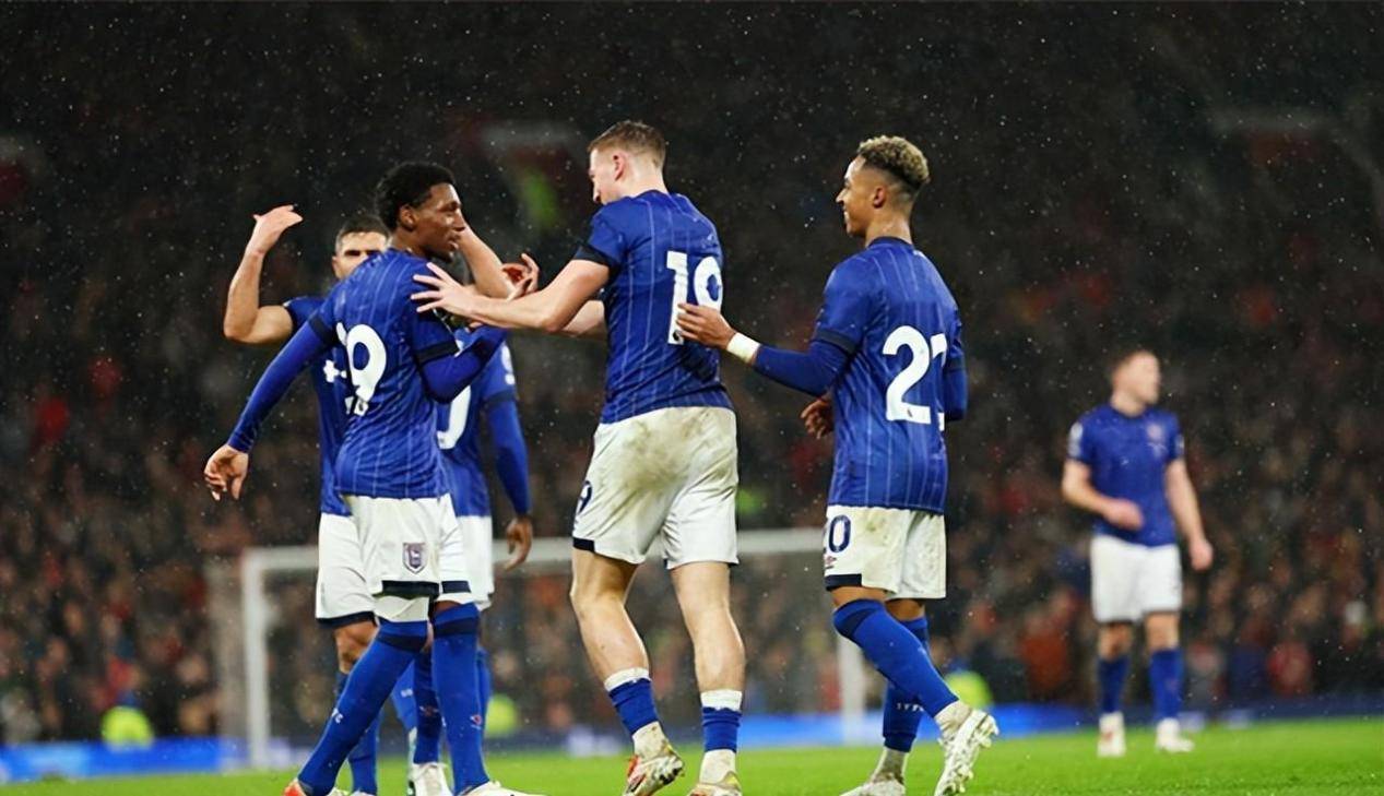 多特蒙德力克莱比锡红牛，凯恩带队取胜